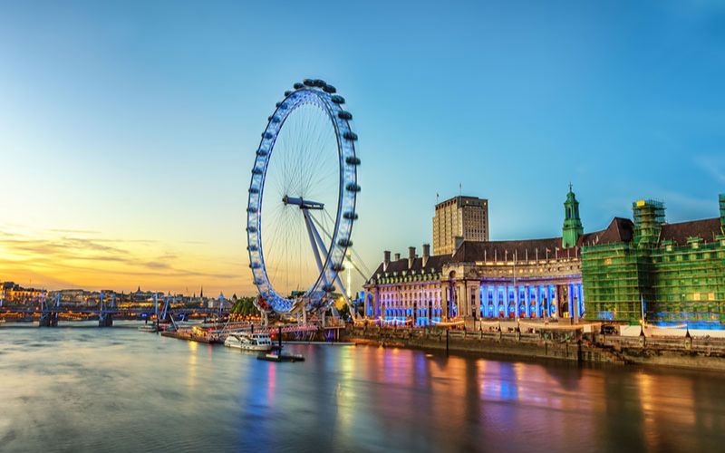  London Eye là điểm đến thu hút khách du lịch nhiều nhất nước Anh