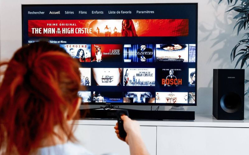 Hãy bật TV lên và xem các bộ phim Anh Mỹ kinh điển